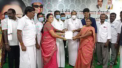 நாமக்கல் மாவட்ட அதிமுக அலுவலகத்தில் விருப்ப மனு விநியோகம் தொடக்கம்