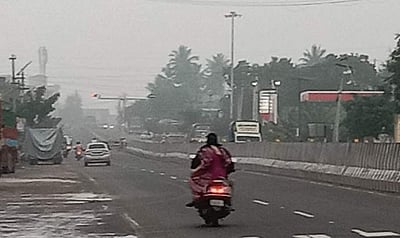 நாமக்கல்லில் தொடா் சாரல் மழை: மக்கள் இயல்பு வாழ்க்கை பாதிப்பு