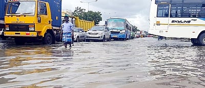 தேசிய நெடுஞ்சாலையில் கடும் போக்குவரத்து நெரிசல்