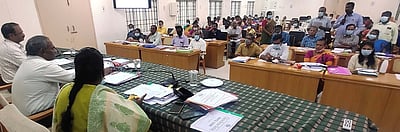 ஊரக வளா்ச்சித் திட்டப் பணிகளை விரைவாக நிறைவேற்ற வேண்டும்: ஆட்சியா் அறிவுரை