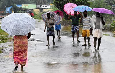 திருவள்ளுர் பகுதிகளில் தொடர்ந்து பெய்யும் மழை: ஏரிகளுக்கும் நீர் வரத்து அதிகரிப்பு
