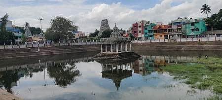 பலத்த மழையிலும் நிரம்பாத திருவொற்றியூா் ஸ்ரீ தியாகராஜா் கோயில் திருக்குளம்