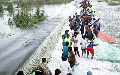 கனமழையால் வெள்ளக்காடாய் காட்சியளிக்கும் சென்னை சாலைகள் - புகைப்படங்கள்