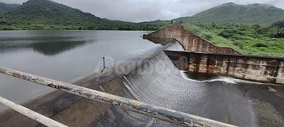 உத்தமபாளையம் அருகே சண்முகா நதி நீர்த்தேக்கம் நிரம்பி மறுகால் பாய்கிறது: விவசாயிகள் மகிழ்ச்சி