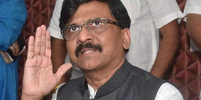 மத்திய அரசின் உதவியுடன் வெளிநாடு தப்பினாா் பரம்வீா் சிங்: சஞ்சய் ரௌத்