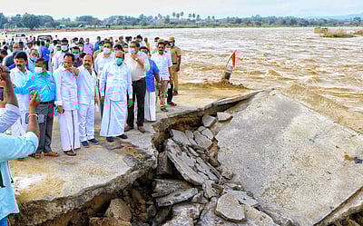 ரூ.200 கோடியில் பருவமழை சேதங்கள் தற்காலிகமாக சீரமைப்பு:  அமைச்சர் எ.வ.வேலு