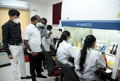 ஒமைக்ரான்: 12 அரசு ஆய்வகங்களில் பரிசோதனை