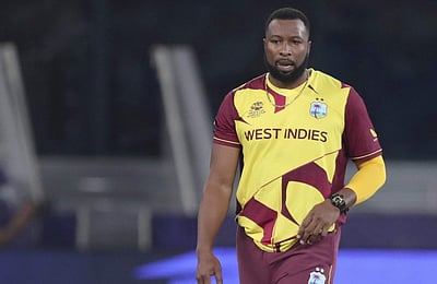 அரையிறுதி வாய்ப்பைத் தக்கவைக்குமா மேற்கிந்தியத் தீவுகள்? டாஸ் வென்று பந்துவீச்சு தேர்வு