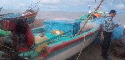 வேதாரண்யம் அருகே இலங்கைக்கு கஞ்சா கடத்த முயற்சி: இளைஞர் படகுடன் கைது