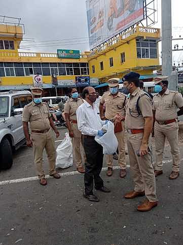 இரு சக்கர வாகனத்தில் கொண்டு சென்றநாட்டு வெடிகள் வெடித்ததில் தந்தை, மகன் பலி