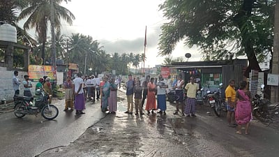 திருப்பூரில் வீடுகளுக்குள் மழைநீர்: மக்கள் சாலை மறியல்