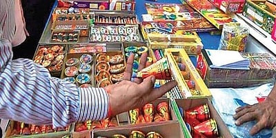 தில்லியில் தடையை மீறி பட்டாசு வெடித்த 143 பேர் கைது