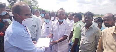 பயிா்கள் பாதிப்பு: ரூ. 20 ஆயிரம் இழப்பீடு வழங்க வலியுறுத்தல்