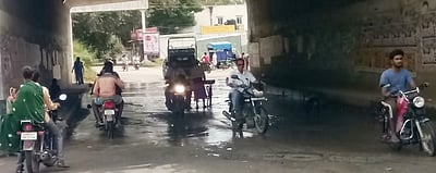 நாட்டறம்பள்ளி மேம்பாலத்தின் கீழே தேங்கும் மழை நீரால் பொதுமக்கள் அவதி