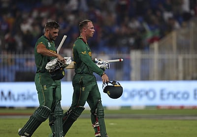 இங்கிலாந்துக்கு எதிராக 189 ரன்கள் குவிப்பு: அரையிறுதிக்குள் நுழையுமா தென் ஆப்பிரிக்கா?