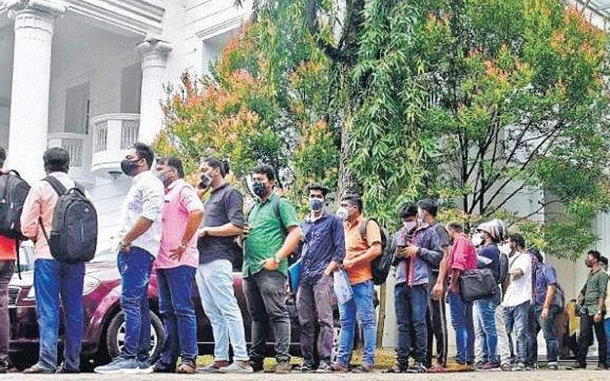 விவசாயம் செய்வதற்கு வரிசை!