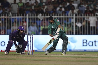 ஸ்காட்லாந்தை மிரட்டிய மாலிக் சிக்ஸர்கள்: பாகிஸ்தான் 189 ரன்கள் குவிப்பு