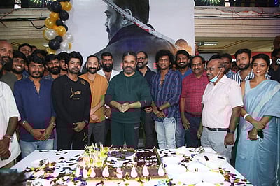 விக்ரம் படத்தில் இவர்களா? : வெளியான கமலின் பிறந்த நாள் விழா புகைப்படம் 