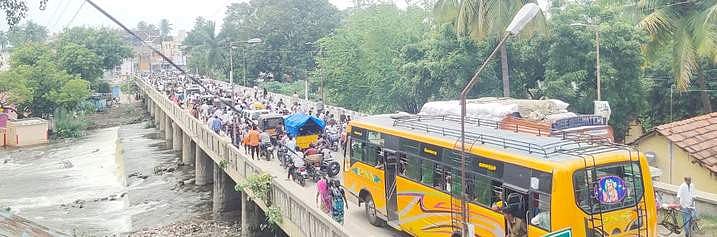 கெளன்டண்யா ஆற்றின் குறுக்கே கூடுதல் மேம்பாலம் கட்டப்படுமா?