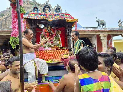 கழுகுமலை கோயிலில் தாரகாசுரன் வதம்