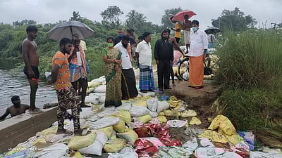 திருவள்ளூரில் தொடர்ந்து பெய்த மழை: தரைப்பாலங்கள் உடைப்பு