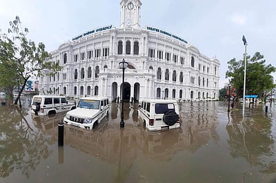 மிதக்கும் சென்னை - புகைப்படங்கள்