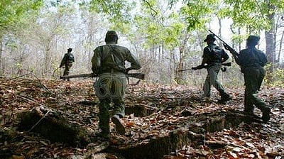 சத்தீஸ்கரில் சிஆர்பிஎப் வீரர் துப்பாக்கிச்சூடு: சக வீரர்கள் 4 பேர் பலி; மேலும் மூவர் படுகாயம்