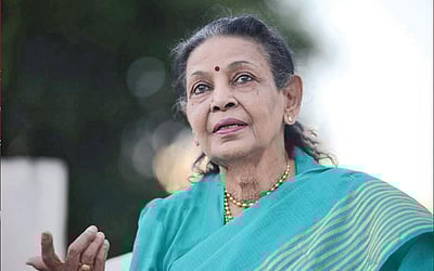 நடனம் ஆட வந்து பாடகி ஆனவர்!