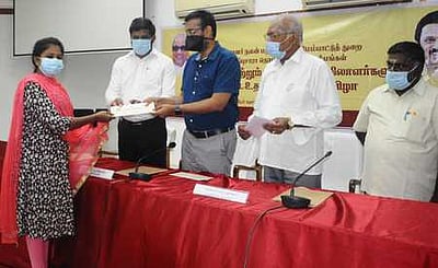 நலவாரிய உறுப்பினா்களுக்கு நலத்திட்ட உதவிகள்