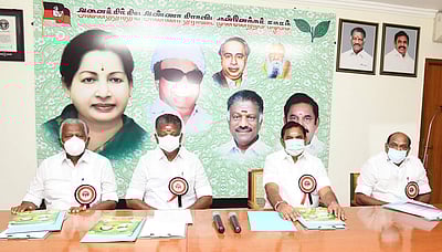 'மக்களைத் திரட்டி மாபெரும் போராட்டம்': அதிமுக செயற்குழுவில் 11 தீர்மானங்கள் நிறைவேற்றம்