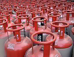 வணிக சிலிண்டர் விலை ரூ. 50 உயர்வு