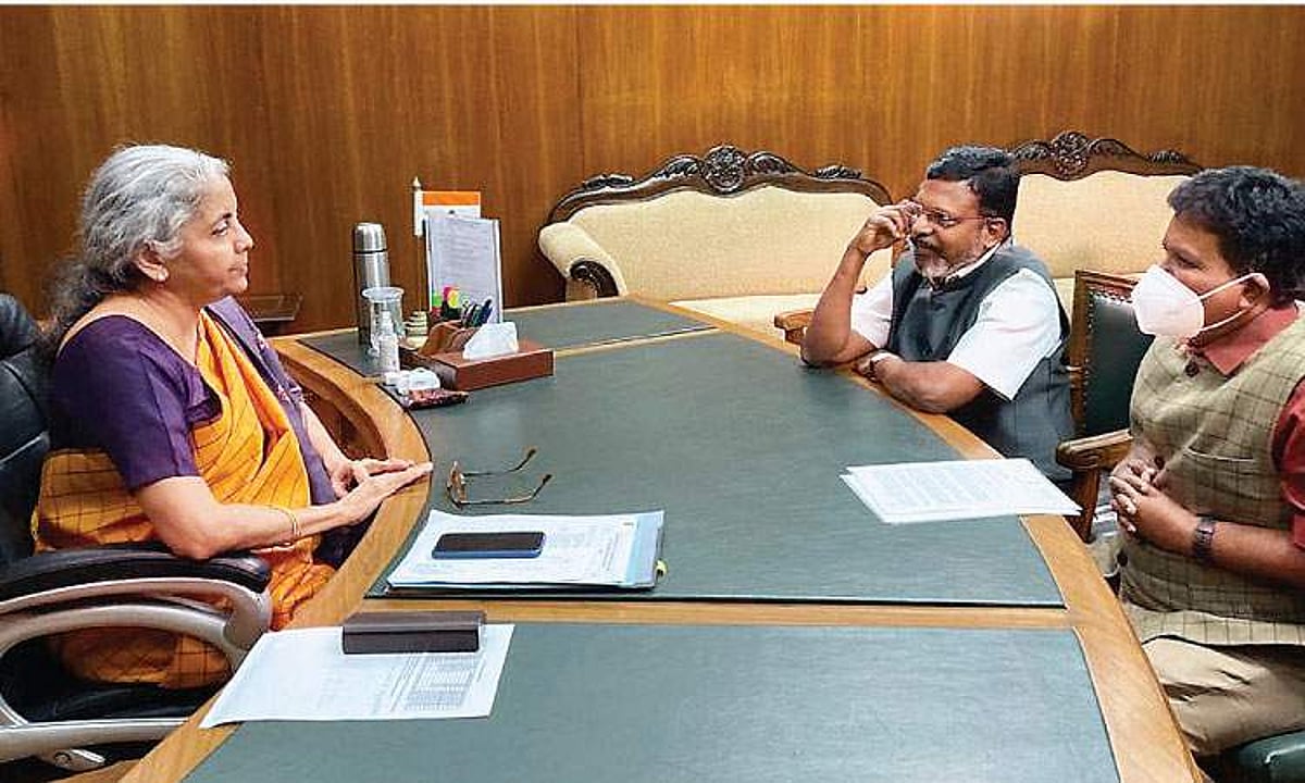 தேசிய வங்கிகளை தனியாா் மயமாக்கக் கூடாது: நிதியமைச்சரிடம் விசிக மனு