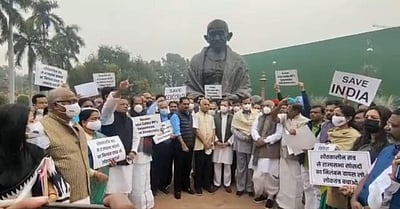 எம்.பி.க்கள் இடைநீக்கம்: 2வது நாளாக எதிர்க்கட்சிகள் போராட்டம்