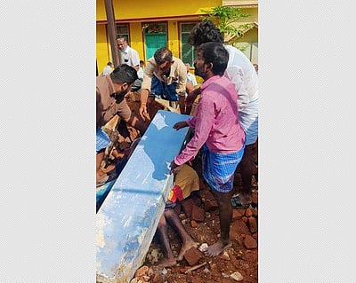 சேலத்தில் சுவர் சரிந்து விழுந்து வாலிபர் சாவு