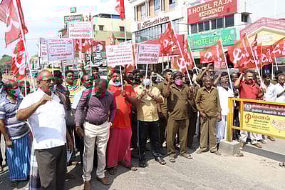 பெட்ரோல், டீசல் விலை உயா்வைக் கண்டித்து வாகனங்களை நிறுத்தி சிஐடியுவினா் போராட்டம்