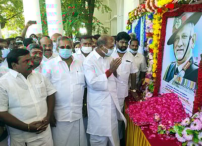 புதுவை சட்டப்பேரவை வளாகத்தில் விபின் ராவத்துக்கு அஞ்சலி