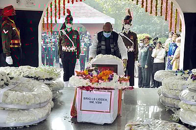 இறுதி அஞ்சலி செலுத்திய தலைவர்கள் - புகைப்படங்கள்