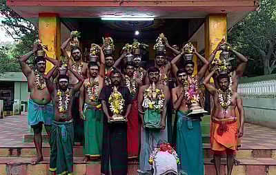 தோரணமலை முருகன் கோயிலில் வருண கலச பூஜை