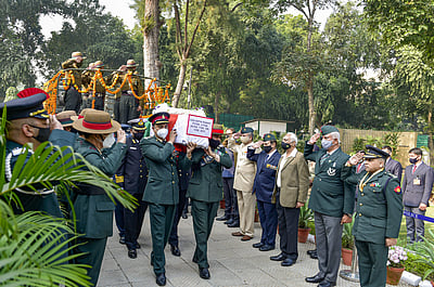விபின் ராவத் உடலுக்கு ராகுல், கனிமொழி உள்ளிட்ட எதிர்க்கட்சி எம்.பி.க்கள் அஞ்சலி