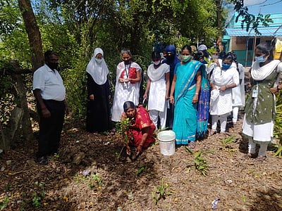 கூத்தாநல்லூர் சுல்தானா மகளிர் கல்லூரியில் நாட்டு நலப்பணித் திட்ட முகாம்