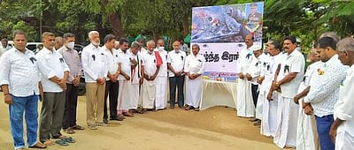 முப்படைத் தலைவா் மறைவுக்கு அஞ்சலி