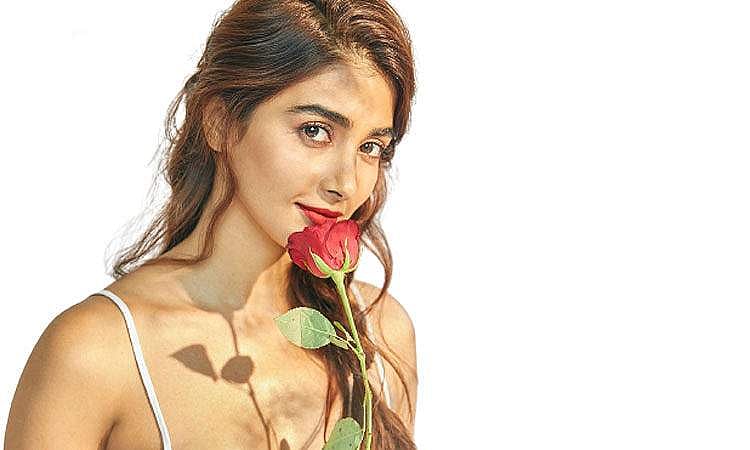 ’புட்ட பொம்மா புட்ட பொம்மா’ புகழ் நாயகி பூஜா ஹெக்டே.