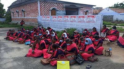 பல்லடத்தில் அங்கன்வாடிப் பணியாளா்கள் போராட்டம்