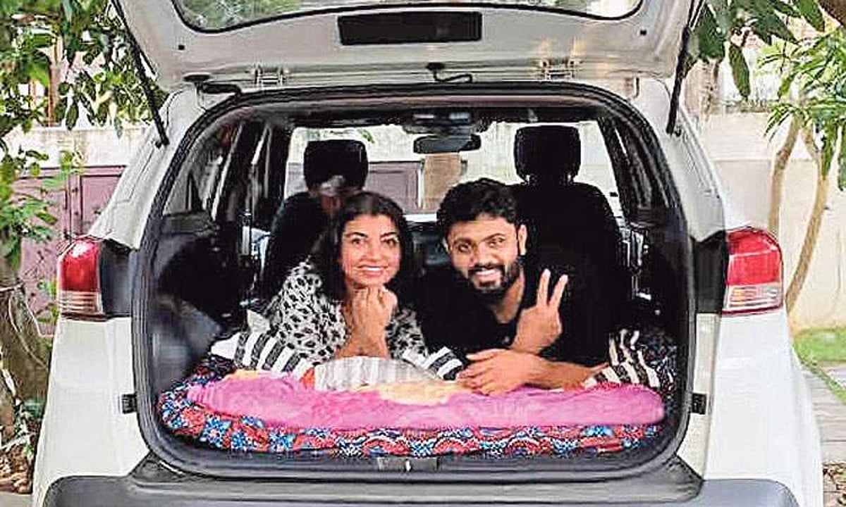 இந்தியாவை சுற்றும் இளம் தம்பதி