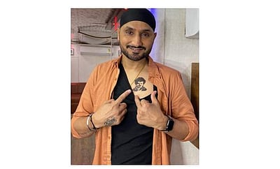 நெஞ்சில் ரஜினி படத்துடன் வாழ்த்து தெரிவித்த ஹர்பஜன் சிங்