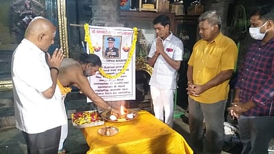 முப்படை தளபதி மறைவு - வேலூா் கோட்டை கோயிலில் மோட்சதீபம்