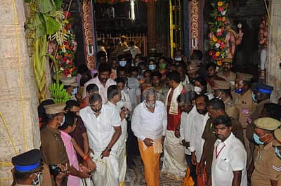 ஸ்ரீரங்கத்தில் கார்த்திகை மாதம் பரமபதவாசல் திறந்தது ஏன்?