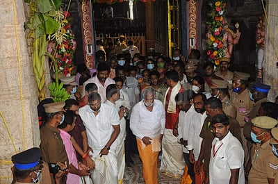 ஸ்ரீரங்கத்தில் கார்த்திகை மாதம் பரமபதவாசல் திறந்தது ஏன்?