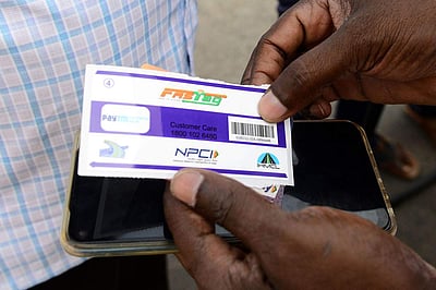 ஃபாஸ்டேக் வந்த பின் சுங்கக் கட்டண வசூல் அதிகரிப்பு: மாநிலங்களவையில் தகவல்