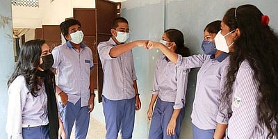 மாணவ, மாணவியருக்கு ஒரே மாதிரியான சீருடை: கவனம் ஈர்த்த கேரளப் பள்ளி